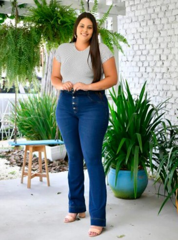 Calça Flare Jeans com Barra Desfeita Curve & Plus Size - Cor: Azul -  Tamanho: 56 - Shopping TudoAzul